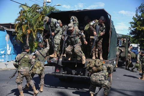Băng đảng tội phạm lộng hành, El Salvador phải huy động 10.000 quân bao vây - Ảnh 4. Băng đảng tội phạm lộng hành, El Salvador phải huy động 10.000 quân bao vây - Ảnh 4.