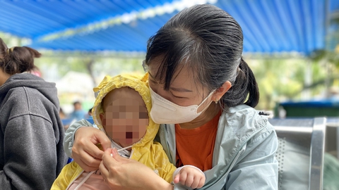 Khi thiên chức làm mẹ trở thành gánh nặng - Ảnh 2. Khi thiên chức làm mẹ trở thành gánh nặng - Ảnh 2.