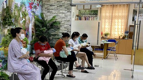 Khi thiên chức làm mẹ trở thành gánh nặng - Ảnh 1. Khi thiên chức làm mẹ trở thành gánh nặng - Ảnh 1.