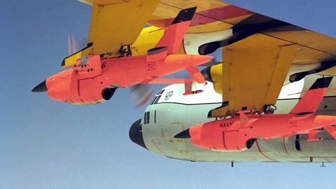 BOX bổ sung Máy bay mẹ DC-130 có thể mang 4 UAV dưới cánh BOX bổ sung Máy bay mẹ DC-130 có thể mang 4 UAV dưới cánh