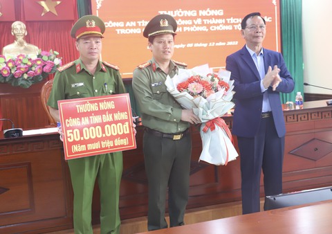 Đắk Nông triệt phá đường dây đánh bạc gần 600 tỉ đồng - Ảnh 2. Đắk Nông triệt phá đường dây đánh bạc gần 600 tỉ đồng - Ảnh 2.