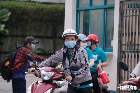 Mong sớm có liều thuốc đủ đô cho nền kinh tế - Ảnh 1. Mong sớm có liều thuốc đủ đô cho nền kinh tế - Ảnh 1.