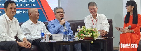 Hơn 2.000 học sinh, sinh viên đến Ngày hội toán học mở tìm hiểu học toán có lợi gì? - Ảnh 2. Hơn 2.000 học sinh, sinh viên đến Ngày hội toán học mở tìm hiểu học toán có lợi gì? - Ảnh 2.