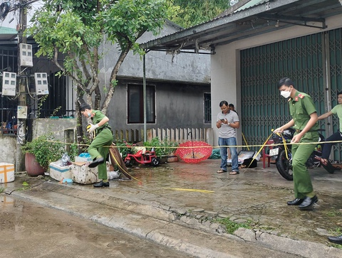 Người đàn ông bị nam thanh niên ngáo đá đâm chết - Ảnh 1. Người đàn ông bị nam thanh niên ngáo đá đâm chết - Ảnh 1.