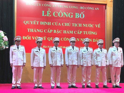 Phó giám đốc Công an TP.HCM Nguyễn Thanh Hưởng được thăng hàm thiếu tướng - Ảnh 1. Phó giám đốc Công an TP.HCM Nguyễn Thanh Hưởng được thăng hàm thiếu tướng - Ảnh 1.