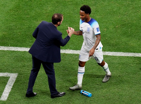 Ngôi sao tuyển Anh Sterling tạm chia tay World Cup 2022 vì nhà bị cướp - Ảnh 1. Ngôi sao tuyển Anh Sterling tạm chia tay World Cup 2022 vì nhà bị cướp - Ảnh 1.