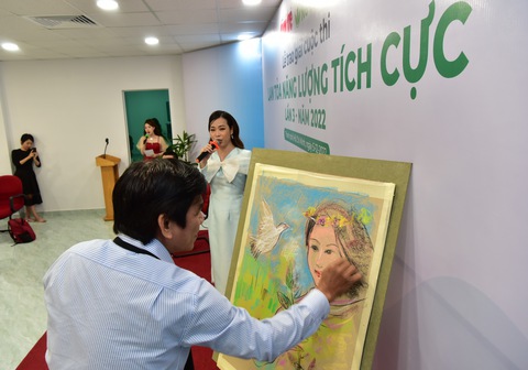 Báo Tuổi Trẻ trao giải cuộc thi Lan tỏa năng lượng tích cực năm 2022 - Ảnh 2. Báo Tuổi Trẻ trao giải cuộc thi Lan tỏa năng lượng tích cực năm 2022 - Ảnh 2.