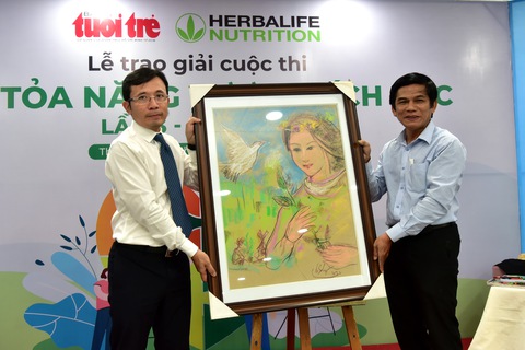 Cuộc thi Lan tỏa năng lượng tích cực năm 2022: Sự dấn thân vào thời cuộc, vào tình người, tình đời - Ảnh 2. Cuộc thi Lan tỏa năng lượng tích cực năm 2022: Sự dấn thân vào thời cuộc, vào tình người, tình đời - Ảnh 2.