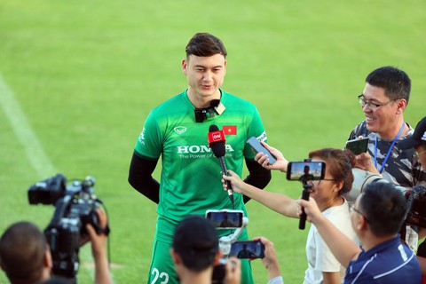 Thủ môn Đặng Văn Lâm: Tôi có thể học hỏi phán đoán tình huống sút 11m ở World Cup - Ảnh 1. Thủ môn Đặng Văn Lâm: Tôi có thể học hỏi phán đoán tình huống sút 11m ở World Cup - Ảnh 1.