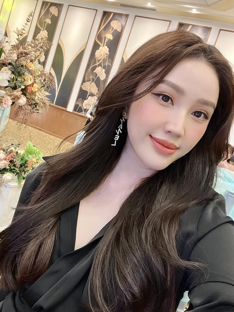 Ảnh vui sao Việt 6-12: Đàm Vĩnh Hưng thành ‘nấm lùn’ cạnh VĐV bóng rổ cao 2,29m - Ảnh 10. Ảnh vui sao Việt 6-12: Đàm Vĩnh Hưng thành ‘nấm lùn’ cạnh VĐV bóng rổ cao 2,29m - Ảnh 10.
