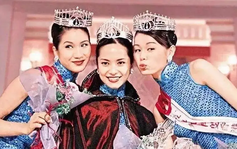Quách Thiện Ni: Hoa hậu từng mang tiếng là ‘con giáp thứ 13’ và cuộc sống viên mãn ở tuổi 48 - Ảnh 4. Quách Thiện Ni: Hoa hậu từng mang tiếng là ‘con giáp thứ 13’ và cuộc sống viên mãn ở tuổi 48 - Ảnh 4.
