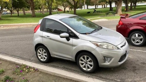 Ford Fiesta ngắn và kỳ cục nhất thế giới: Xe thật nhưng trông như ghép Photoshop - Ảnh 1. Ford Fiesta ngắn và kỳ cục nhất thế giới: Xe thật nhưng trông như ghép Photoshop - Ảnh 1.