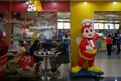 Reuters: Jollibee đàm phán bán cổ phần chuỗi Highlands Coffee - Ảnh 1. Reuters: Jollibee đàm phán bán cổ phần chuỗi Highlands Coffee - Ảnh 1.