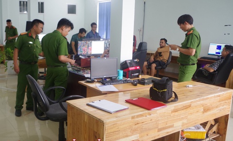 Khởi tố 3 người ở Quảng Nam làm giả tài liệu của cơ quan, tổ chức - Ảnh 1. Khởi tố 3 người ở Quảng Nam làm giả tài liệu của cơ quan, tổ chức - Ảnh 1.