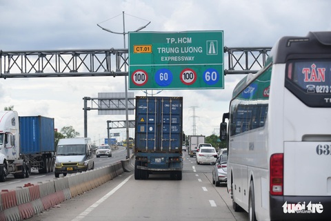 Tin tức sáng 6-12: Giá thịt gà hai miền Nam Bắc quá chênh nhau; Xử nghiêm người dỡ phân cách cao tốc - Ảnh 4. Tin tức sáng 6-12: Giá thịt gà hai miền Nam Bắc quá chênh nhau; Xử nghiêm người dỡ phân cách cao tốc - Ảnh 4.