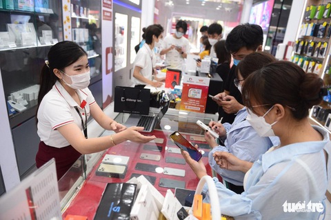 Tin tức sáng 6-12: Giá thịt gà hai miền Nam Bắc quá chênh nhau; Xử nghiêm người dỡ phân cách cao tốc - Ảnh 1. Tin tức sáng 6-12: Giá thịt gà hai miền Nam Bắc quá chênh nhau; Xử nghiêm người dỡ phân cách cao tốc - Ảnh 1.