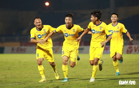Tâm thư đầy tình cảm của Phan Văn Đức chia tay Sông Lam Nghệ An - Ảnh 1. Tâm thư đầy tình cảm của Phan Văn Đức chia tay Sông Lam Nghệ An - Ảnh 1.