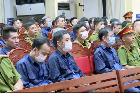 Đại án xăng dầu: Tòa công bố hàng loạt tang vật, tài sản trị giá trăm tỉ trong vụ án - Ảnh 1. Đại án xăng dầu: Tòa công bố hàng loạt tang vật, tài sản trị giá trăm tỉ trong vụ án - Ảnh 1.