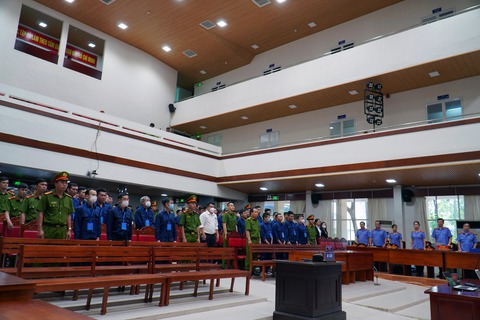 Đại án xăng dầu: Tòa công bố hàng loạt tang vật, tài sản trị giá trăm tỉ trong vụ án - Ảnh 2. Đại án xăng dầu: Tòa công bố hàng loạt tang vật, tài sản trị giá trăm tỉ trong vụ án - Ảnh 2.
