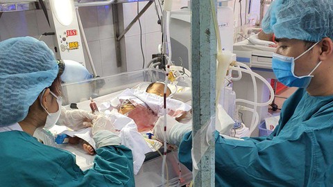 Tại sao bé dễ mắc bệnh hô hấp trong mùa lạnh? - Ảnh 1. Tại sao bé dễ mắc bệnh hô hấp trong mùa lạnh? - Ảnh 1.