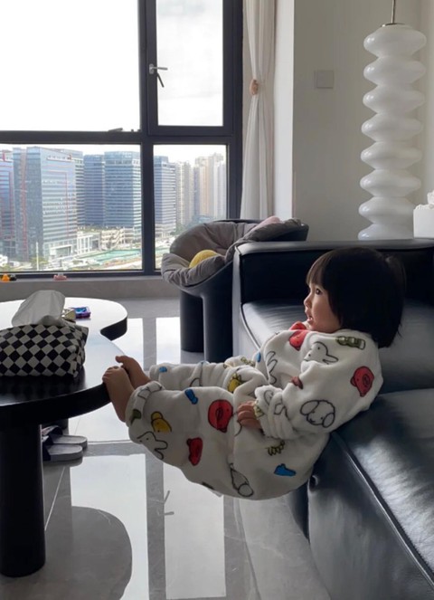 Ảnh vui 7-12: Chú mèo quyết bảo vệ đôi dép cho sen - Ảnh 3. Ảnh vui 7-12: Chú mèo quyết bảo vệ đôi dép cho sen - Ảnh 3.
