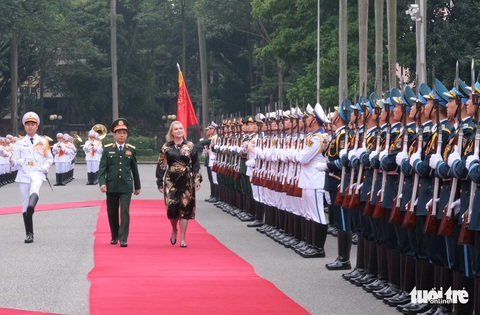Nữ bộ trưởng Bộ Quốc phòng Czech thăm Việt Nam, Đại tướng Phan Văn Giang chủ trì lễ đón - Ảnh 1. Nữ bộ trưởng Bộ Quốc phòng Czech thăm Việt Nam, Đại tướng Phan Văn Giang chủ trì lễ đón - Ảnh 1.