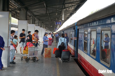 Đường sắt chạy thêm tàu vào dịp Tết dương lịch 2023 - Ảnh 1. Đường sắt chạy thêm tàu vào dịp Tết dương lịch 2023 - Ảnh 1.