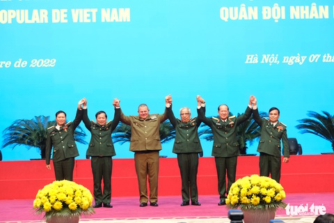 Ba đại tướng Quân đội nhân dân Việt Nam nhận Huân chương Playa Girón của Nhà nước Cuba - Ảnh 4. Ba đại tướng Quân đội nhân dân Việt Nam nhận Huân chương Playa Girón của Nhà nước Cuba - Ảnh 4.