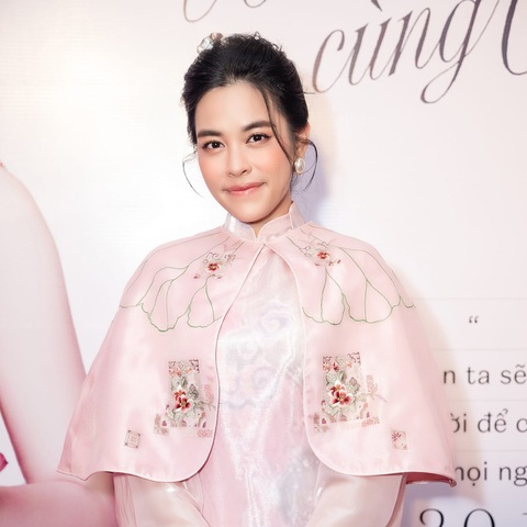 Em và Trịnh nhận 12 đề cử Ngôi sao xanh; ‘O Sen’ Ngọc Mai được đề cử Nữ ca sĩ của năm - Ảnh 3. Em và Trịnh nhận 12 đề cử Ngôi sao xanh; ‘O Sen’ Ngọc Mai được đề cử Nữ ca sĩ của năm - Ảnh 3.
