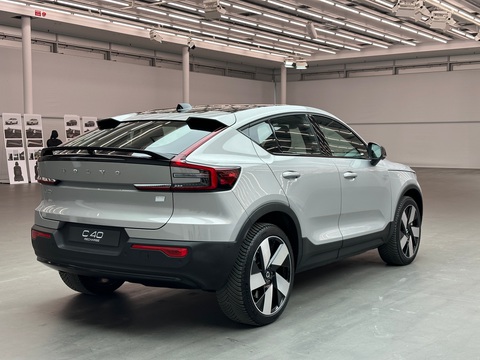 Volvo C40 Recharge 2023 sắp bán tại Việt Nam: Chạy 420 km/lần sạc - Ảnh 2. Volvo C40 Recharge 2023 sắp bán tại Việt Nam: Chạy 420 km/lần sạc - Ảnh 2.