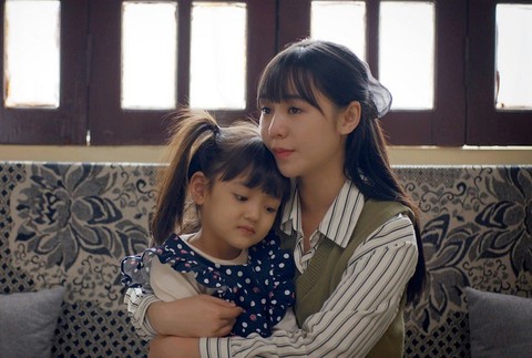 Phát sốt với vẻ đáng yêu của sao nhí 5 tuổi làm nữ chính phim Đừng làm mẹ cáu - Ảnh 3. Phát sốt với vẻ đáng yêu của sao nhí 5 tuổi làm nữ chính phim Đừng làm mẹ cáu - Ảnh 3.
