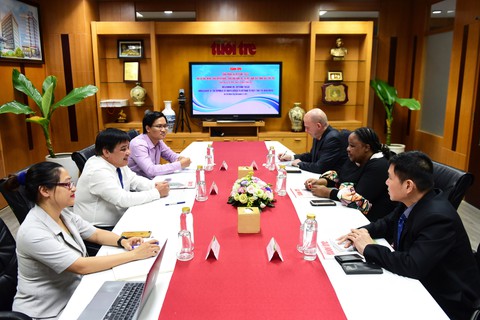 Đại sứ Nam Phi tại Việt Nam thăm báo Tuổi Trẻ - Ảnh 3. Đại sứ Nam Phi tại Việt Nam thăm báo Tuổi Trẻ - Ảnh 3.