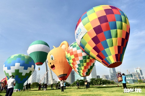 Một góc thành phố rực rỡ trong Ngày hội Khinh khí cầu - Ảnh 7. Một góc thành phố rực rỡ trong Ngày hội Khinh khí cầu - Ảnh 7.