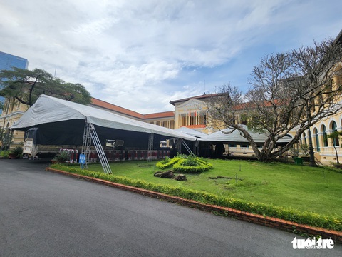 Sáng nay 8-12, chủ tịch Công ty Alibaba Nguyễn Thái Luyện và 22 đồng phạm hầu tòa - Ảnh 7. Sáng nay 8-12, chủ tịch Công ty Alibaba Nguyễn Thái Luyện và 22 đồng phạm hầu tòa - Ảnh 7.