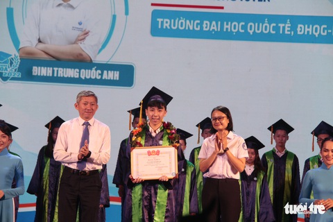 TP.HCM vinh danh 75 thủ khoa năm 2022 - Ảnh 2. TP.HCM vinh danh 75 thủ khoa năm 2022 - Ảnh 2.