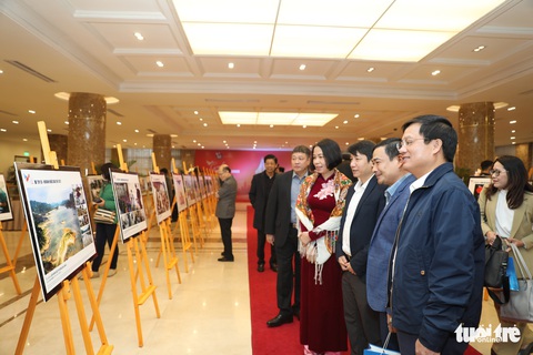 Báo Tuổi Trẻ đoạt giải C Khoảnh khắc báo chí 2021 - Ảnh 1. Báo Tuổi Trẻ đoạt giải C Khoảnh khắc báo chí 2021 - Ảnh 1.