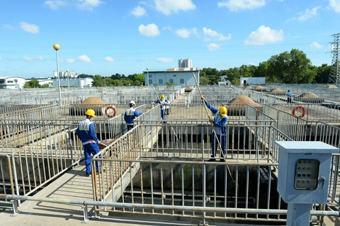Đầu tư lớn xử lý nước thải để có dòng kênh xanh - Ảnh 1. Đầu tư lớn xử lý nước thải để có dòng kênh xanh - Ảnh 1.