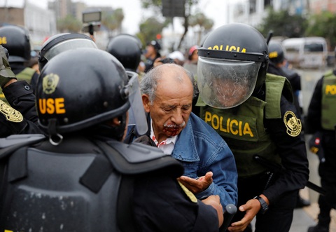 Tin tức thế giới 8-12: FBI điều tra nhà tiên tri có 20 vợ; Tổng thống Peru bị bắt - Ảnh 3. Tin tức thế giới 8-12: FBI điều tra nhà tiên tri có 20 vợ; Tổng thống Peru bị bắt - Ảnh 3.