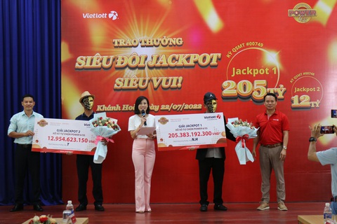 Những câu chuyện thú vị về tỉ phú Jackpot của Vietlott - Ảnh 2. Những câu chuyện thú vị về tỉ phú Jackpot của Vietlott - Ảnh 2.