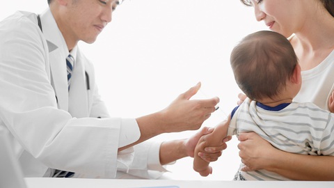 Lưu ý tiêm phòng các mũi phòng bạch hầu, ho gà, uốn ván cho trẻ dưới 2 tuổi? - Ảnh 1. Lưu ý tiêm phòng các mũi phòng bạch hầu, ho gà, uốn ván cho trẻ dưới 2 tuổi? - Ảnh 1.