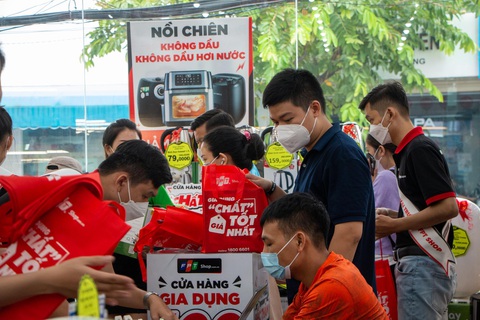 FPT Shop tung ưu đãi đến hơn 50% cho hàng loạt thiết bị công nghệ và gia dụng - Ảnh 2. FPT Shop tung ưu đãi đến hơn 50% cho hàng loạt thiết bị công nghệ và gia dụng - Ảnh 2.
