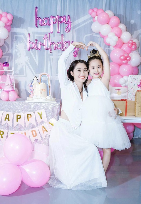 Ảnh vui sao Việt 8-12: Con trai út là ‘cây hài’ của gia đình Hoàng Bách - Ảnh 8. Ảnh vui sao Việt 8-12: Con trai út là ‘cây hài’ của gia đình Hoàng Bách - Ảnh 8.