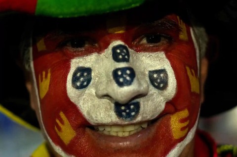 Loạt cổ động viên quậy tưng tại World Cup 2022 - Mẹ biết mẹ buồn á! (P2) - Ảnh 5. Loạt cổ động viên quậy tưng tại World Cup 2022 - Mẹ biết mẹ buồn á! (P2) - Ảnh 5.