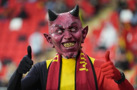 Loạt cổ động viên quậy tưng tại World Cup 2022 - Mẹ biết mẹ buồn á! (P2) - Ảnh 6. Loạt cổ động viên quậy tưng tại World Cup 2022 - Mẹ biết mẹ buồn á! (P2) - Ảnh 6.