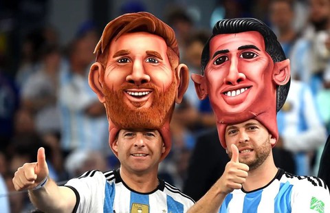 Loạt cổ động viên quậy tưng tại World Cup 2022 - Mẹ biết mẹ buồn á! (P2) - Ảnh 7. Loạt cổ động viên quậy tưng tại World Cup 2022 - Mẹ biết mẹ buồn á! (P2) - Ảnh 7.