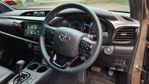 Toyota Hilux Rogue lần đầu lộ diện tại Đông Nam Á: Nâng cấp cấu hình mạnh nhất chạy địa hình - Ảnh 11.