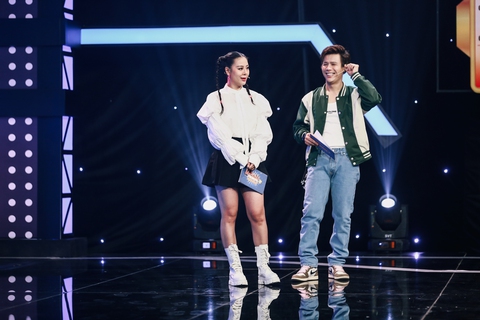 Nam Thư tự nhận là thánh mê trai trên sóng truyền hình - Ảnh 2. Nam Thư tự nhận là thánh mê trai trên sóng truyền hình - Ảnh 2.
