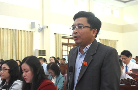 Phú Yên: Giám đốc sở nhận trách nhiệm về học sinh ‘ngồi nhầm lớp’, bệnh thành tích trong giáo dục - Ảnh 2. Phú Yên: Giám đốc sở nhận trách nhiệm về học sinh ‘ngồi nhầm lớp’, bệnh thành tích trong giáo dục - Ảnh 2.