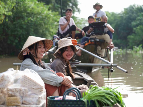 Đạo diễn Bùi Thạc Chuyên: Làm phim không khổ không hay được - Ảnh 6. Đạo diễn Bùi Thạc Chuyên: Làm phim không khổ không hay được - Ảnh 6.