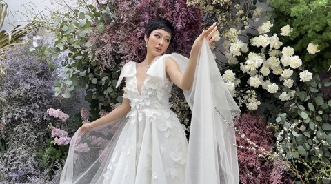 Angela Phương Trinh ‘chơi nổi’ khi xuất hiện, tránh né nhắc Cao Thái Sơn - Ảnh 5. Angela Phương Trinh ‘chơi nổi’ khi xuất hiện, tránh né nhắc Cao Thái Sơn - Ảnh 5.